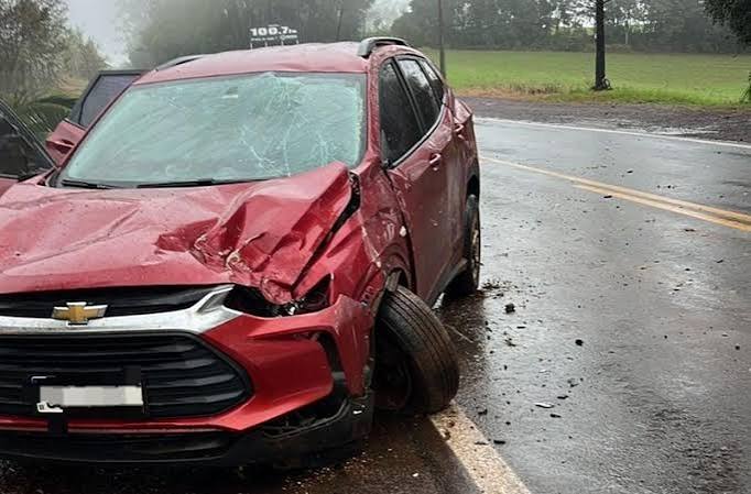 Saída de pista e capotamento de veículo em Linha Turvo, na RSC-472, interior de Três Passos
