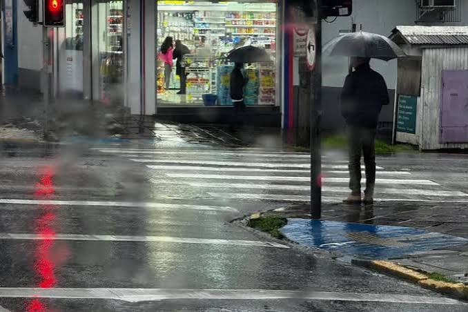 Calor de até 36°C, chuva e frente fria: veja como será a virada no tempo no RS nesta semana