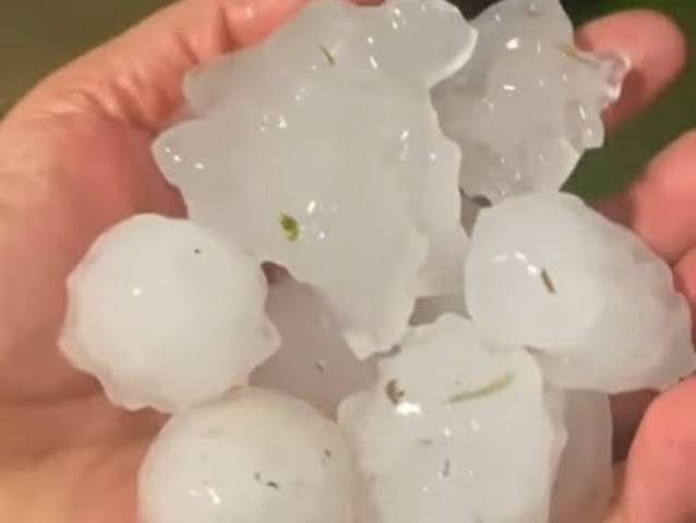 Forte temporal de granizo atinge cidade na Região e impressiona moradores