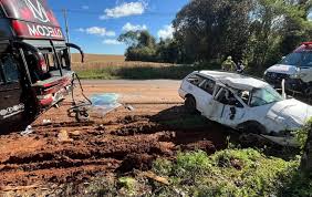 Ônibus de banda musical se envolve em colisão na ERS-324 e motorista morre no local