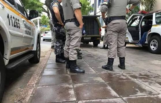 Policiais militares são presos em flagrante com drogas em casa e em viaturas no RS
