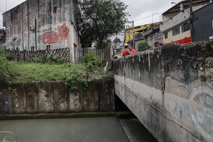 Homem que ameaçou se jogar de ponte em rio não aceitava fim do relacionamento