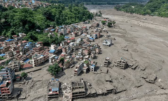 Inundações deixam ao menos 160 mortos e mais de 380 turistas desaparecidos no Nepal