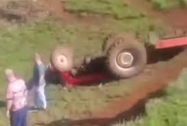Capotamento de trator deixa agricultor ferido em propriedade rural no Noroeste do RS