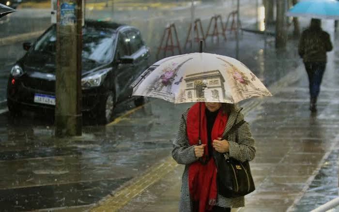 Sábado terá chuva forte, risco de temporais e queda na temperatura no RS