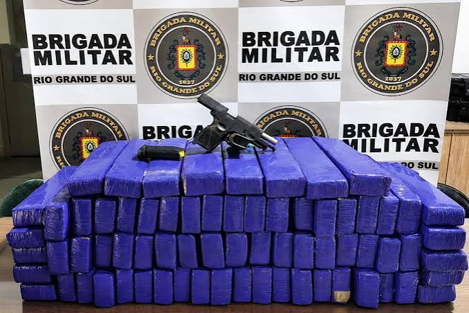 Mulher é presa na ERS-342 com mais de 50 quilos de maconha e uma pistola