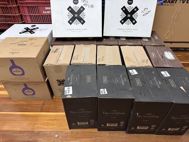 RF apreende 22 caixas de vinhos de origem estrangeira na BR-468, em Três Passos