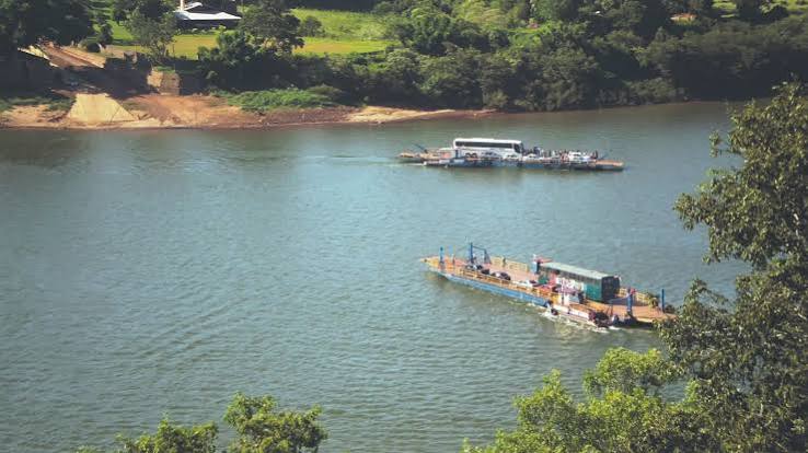 Cheia do rio Uruguai interrompe duas travessias entre Brasil e Argentina no Noroeste do RS